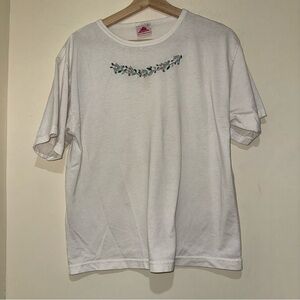 Women’s LadyFootlocker Vintage White Embroidered Baby Tee Graphic Shirt Size: M